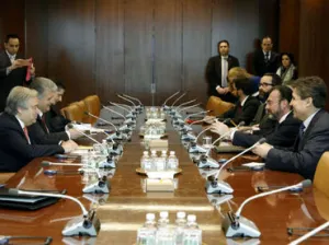 México y EU bajan el tono y acuerdan mejorar relación