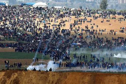 Palestinos viven luto por matanza en Gaza; sigue violencia