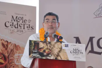 Sergio Salomón Céspedes inaugura la temporada del Mole de Caderas 2024 en Tehuacán