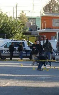 Presuntos pistoleros atacan a padres con sus hijos en Ciudad Juárez