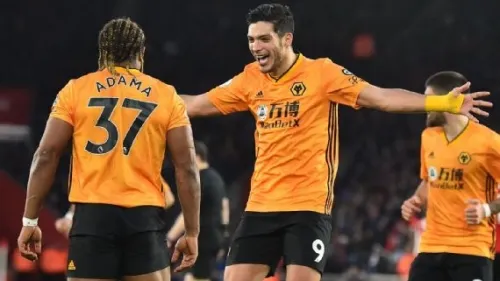 Raúl Jiménez hace doblete y ya es el máximo goleador de los Wolves en Premier League