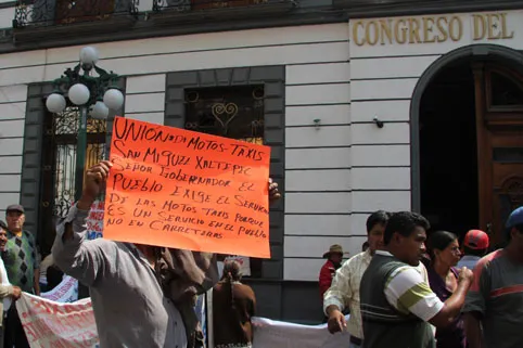 Mototaxistas se vuelven a manifestar en el Congreso
