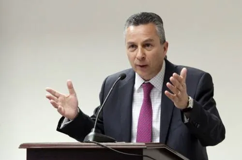 Martínez Amador abre posibilidad de relevar a Carrancá Bourget de la FGE