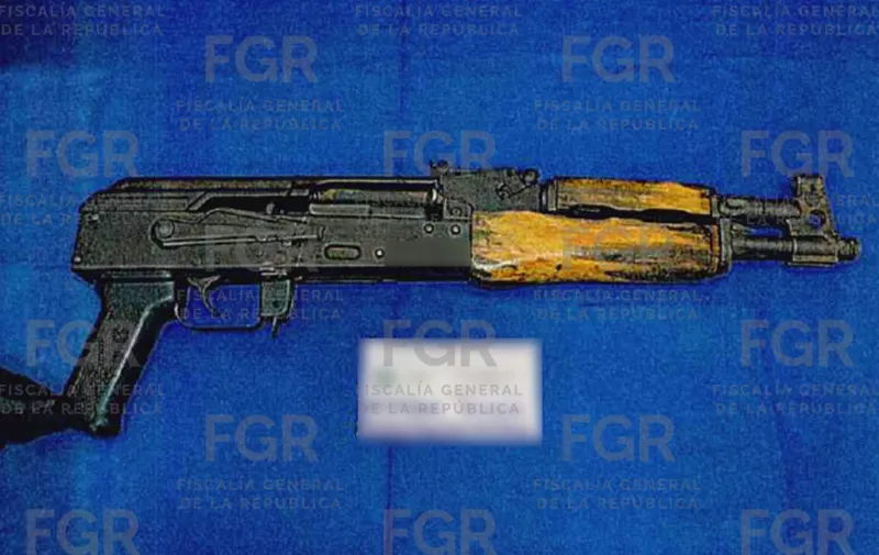 Condenan a cuatro años de prisión a tres hombres por posesión de arma en Puebla