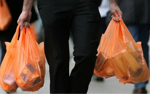 No habrá sanciones para quienes dejen de entregar bolsas  popotes desde este momento.