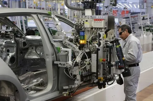 Por situación complicada, empresas de autopartes recurren a paros técnicos