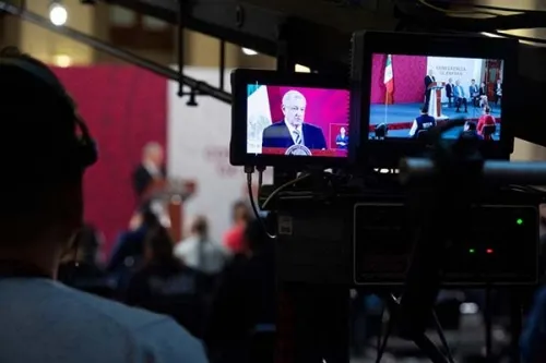 AMLO, los Pronósticos Fallidos y el Oscuro Túnel del COVID-19