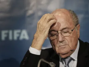 FIFA abre expediente contra Blatter por corrupción y sobornos