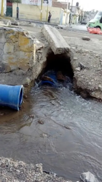 Agua de Puebla, trabaja en la fuga del camino al Batán