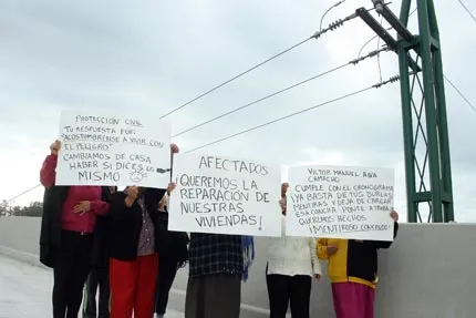 Vecinos de la Rivera Anaya y policías protestan contra Moreno Valle