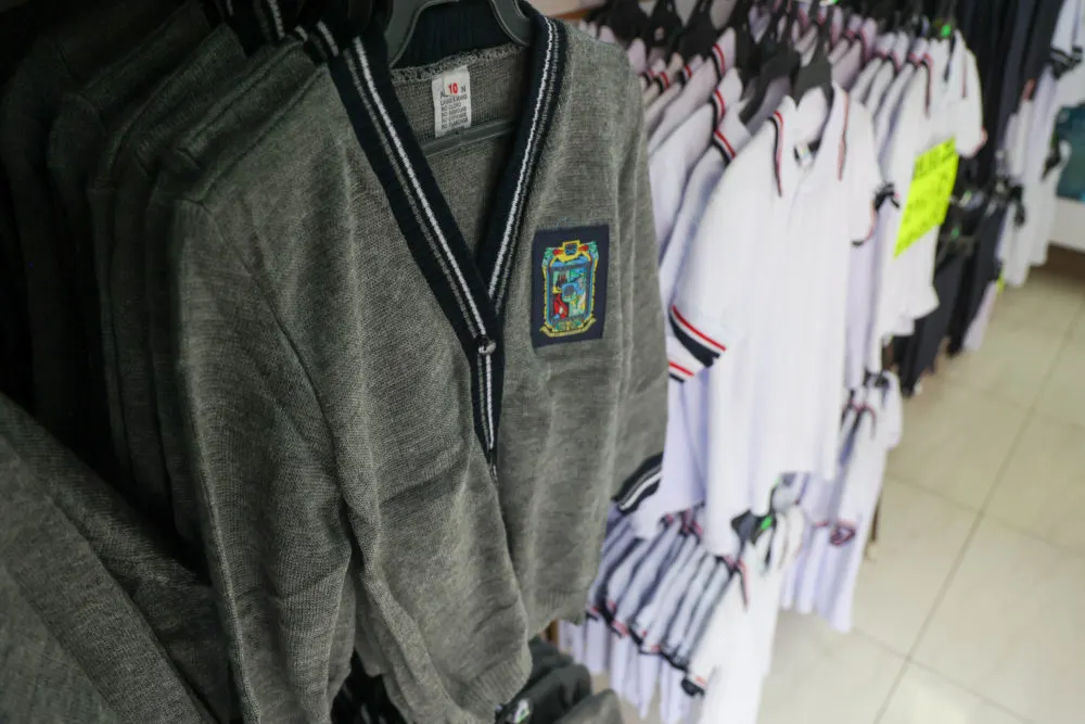 Listos para el regreso a clases: precios y detalles de los uniformes escolares en Puebla