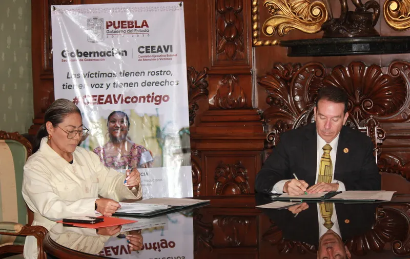 Firman convenio de colaboración la Escuela Libre de Derecho de Puebla y la Comisión Ejecutiva Estatal de Atención a Víctimas