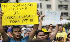 Miles exigen salida de Rousseff de presidencia brasileña
