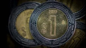 Peso cae a peor nivel y bitcoin se desploma ante nueva variante de Covid