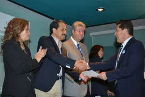Recibe Estomatología BUAP Reconocimiento como Centro de Implantología Dental
