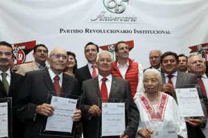 PRI asegura que no es sumiso en su 85 aniversario en Puebla