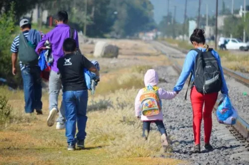 Más de 300 niños poblanos han sido repatriados de Estados Unidos 