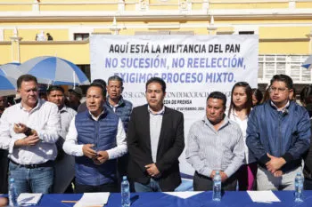 Militantes del PAN en San Andrés Cholula se manifiestan contra reelección de Edmundo Tlatehui