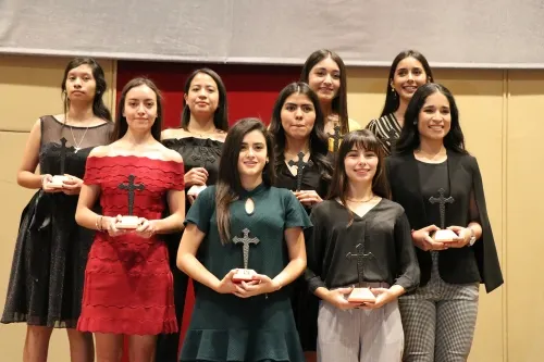 441 estudiantes de la Upaep, reciben el Premio Académico Cruz Forjada