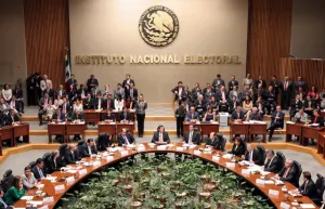 Llama consejero del INE a conducirse con responsabilidad