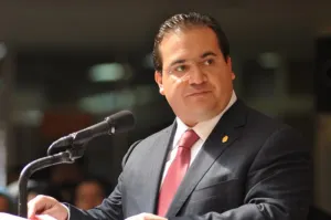 Duarte elimina fuero a gobernador y alcaldes