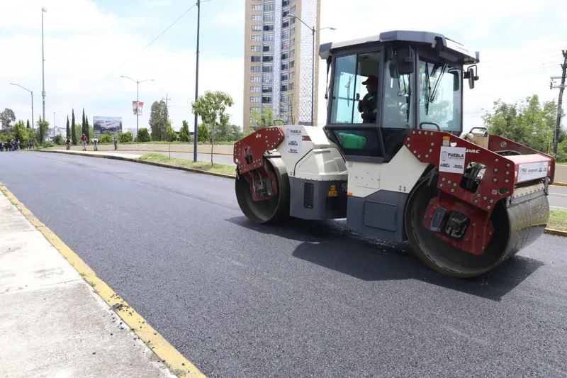 Gobierno de Puebla anuncia compra de nueva maquinaria para rehabilitar vialidades en Puebla capital