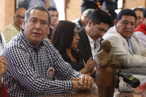 Leobardo Soto pide a Deloya Cobián guardar silencio y dar pauta a la negociación