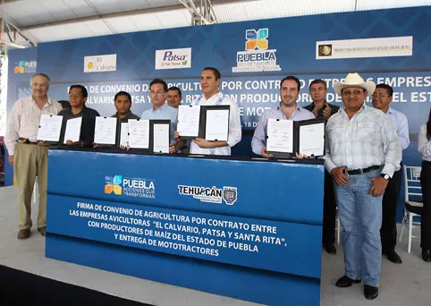 Firma RMV convenio de agricultura por contrato con productores de maíz