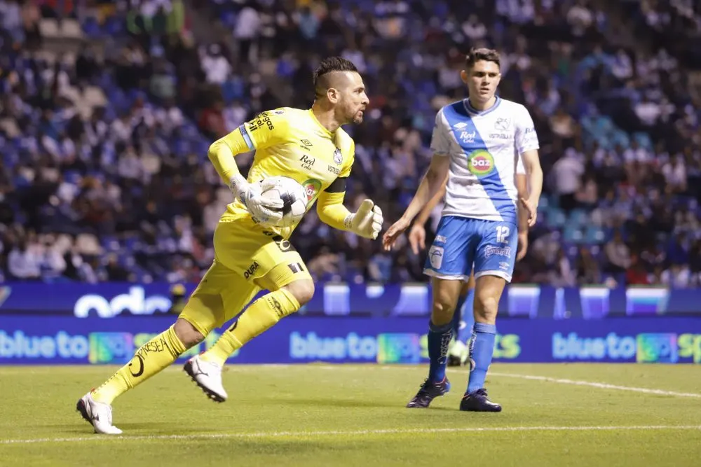 Identificarán a aficionados y se regulará venta de alcohol en partidos del Puebla