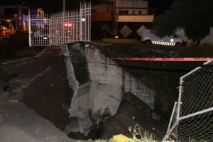 Cae puente en Unidad Habitacional Trabajadores