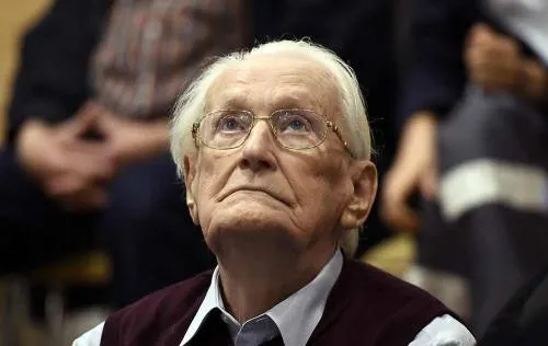 Alemania autoriza encarcelamiento de exguardia nazi de 96 años