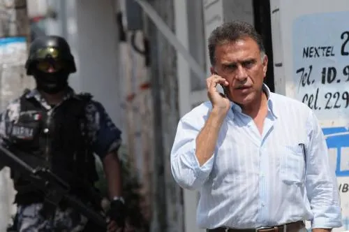 Dice Miguel Àngel Yunes que no hay recursos suficientes para identificar restos de fosas