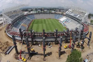 Acusan empleados de remodelación del Cuauhtémoc falta de pagos