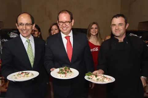 Ayuntamiento y empresarios anuncian temporada de chiles en nogada