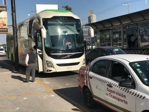 Son detenidos dos vehículos que prestaban servicio de transporte foráneo de forma irregular