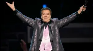 Juan Gabriel deleita a los poblanos