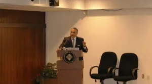 Auditor imparte conferencia en Foro de Responsabilidad Bioética