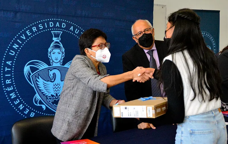 buap-segundo-informe-preparatoria-simon-bolivar
