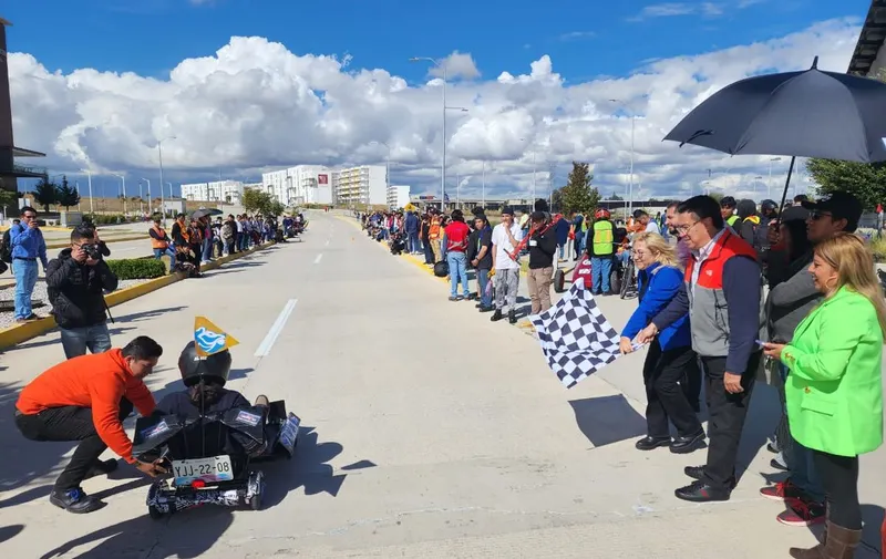 ciudad-modelo-carrera-de-movilidad-electrica-hibrida-autonoma