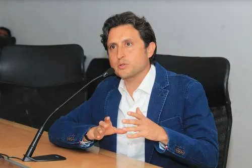 Diputados truenan contra JJ, lo acusan de protagonista