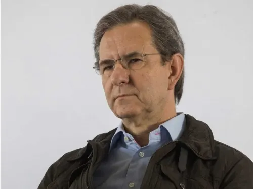 Uniforme neutro, dirigido solo a niñas: Esteban Moctezuma