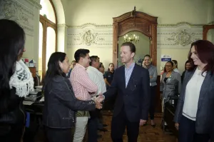 Felicita el presidente Luis Banck al personal de la Tesorería