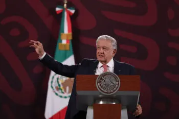 “Como están enojados enseñan el cobre”, opina AMLO por expresiones de Eduardo Rivera