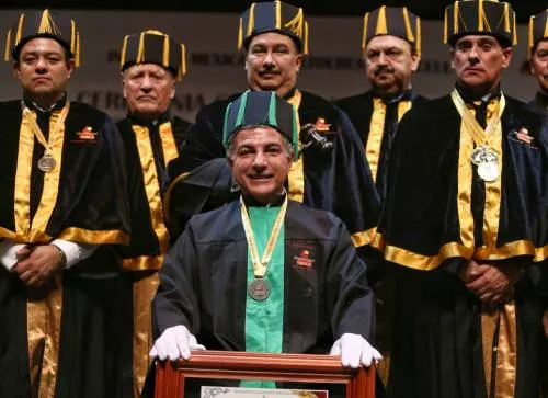 Recibe Tony Gali investidura de doctorado Honoris Causa