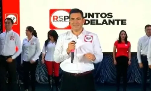 Yerno de Elba Esther celebra registro cantando el tema de Redes Sociales Progresistas