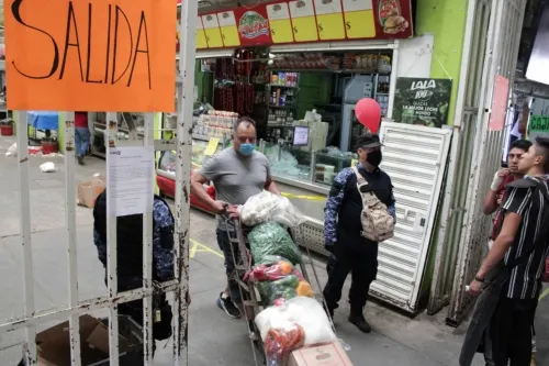 Reportan 15 casos positivos de Covid-19 y 8 sospechosos en la central de abasto