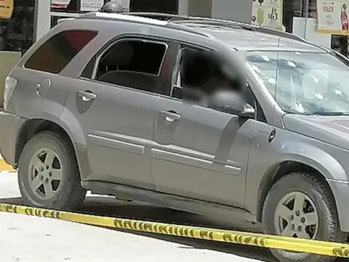 Matan a jefe policiaco y a su chofer afuera de un OXXO