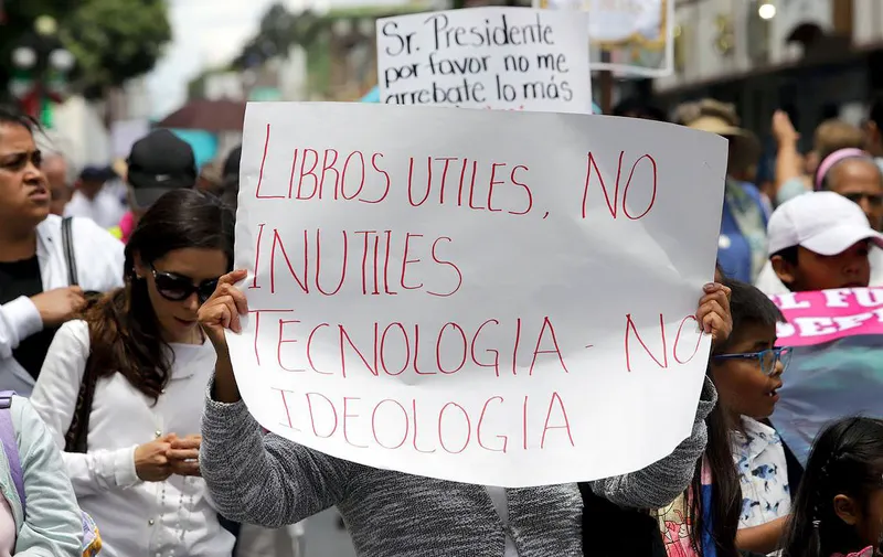 frente-nacional-por-la-familia-libros-de-texto-gratuitos
