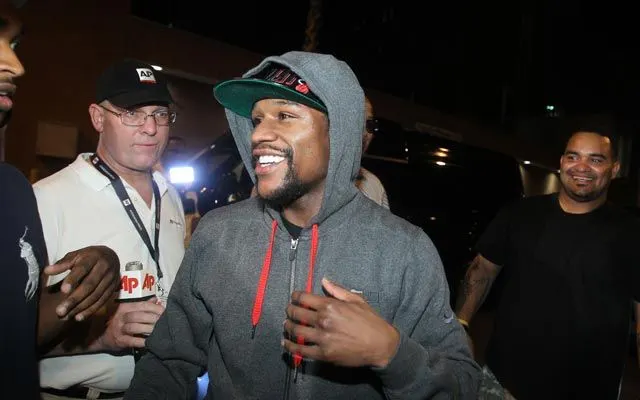 Tras dos meses, Mayweather Jr. sale de prisión