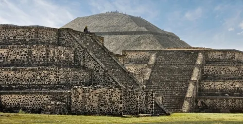 Edomex suspende espectáculo nocturno de Teotihuacan por coronavirus